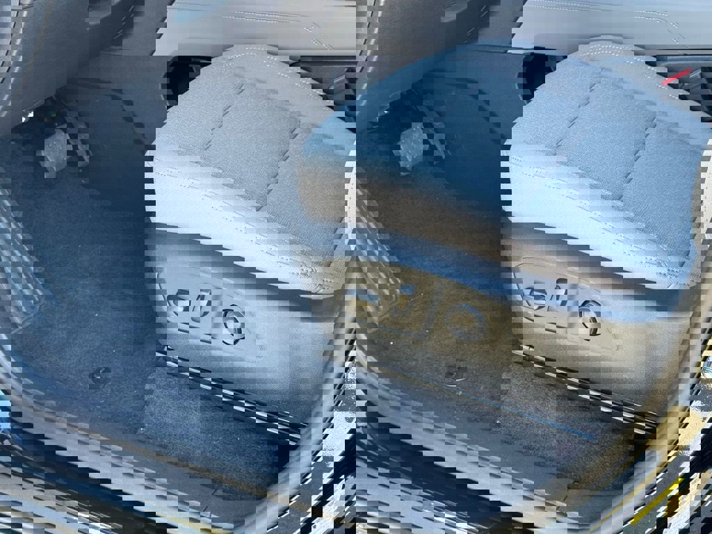 New 2026 GMC Acadia Elevation image 19