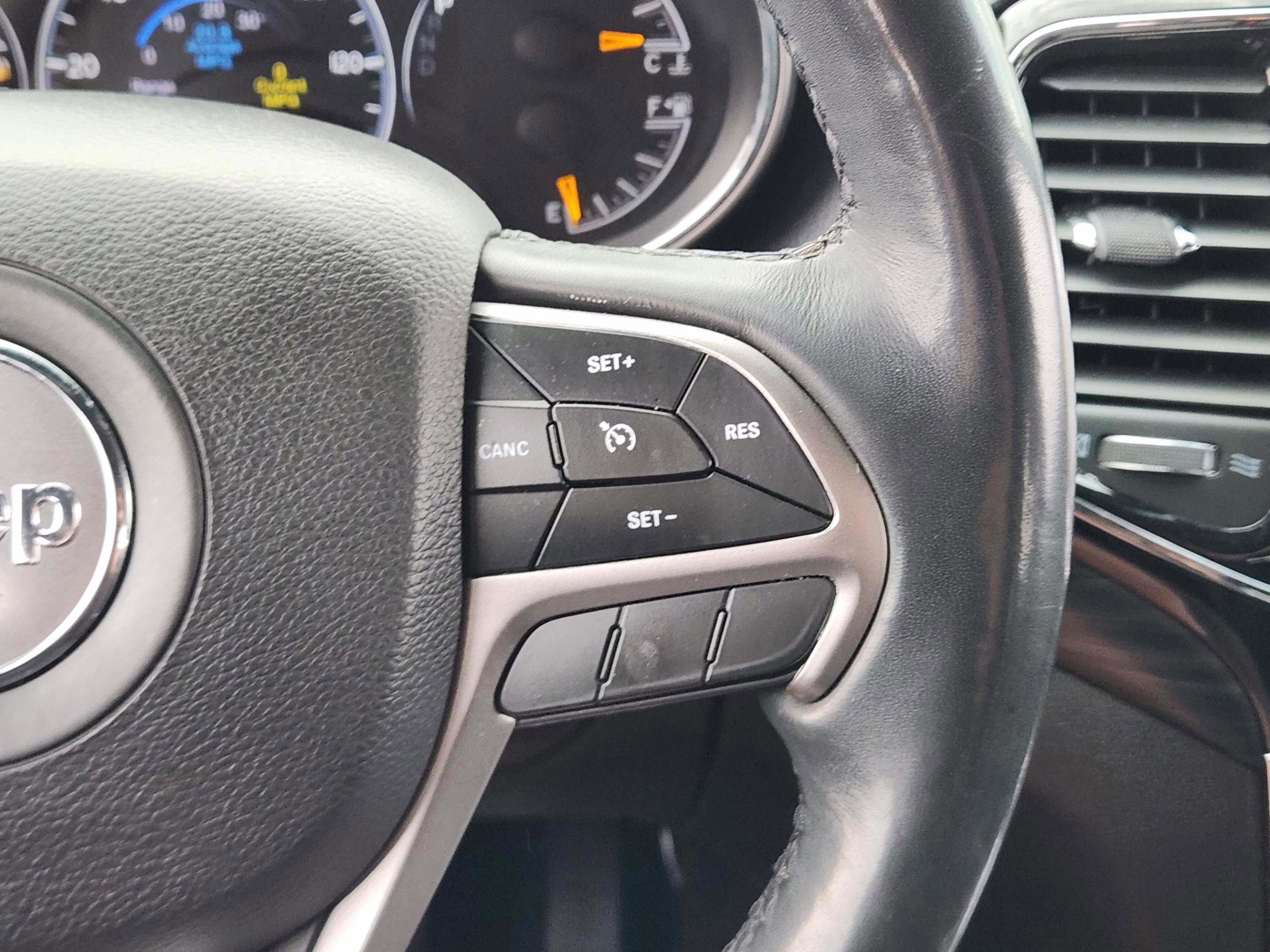 Used 2019 Jeep Grand Cherokee Altitude image 26