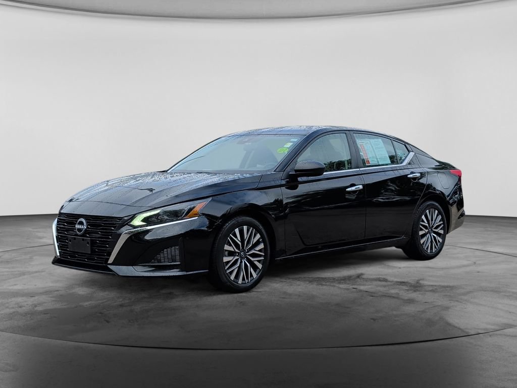 Used 2025 Nissan Altima 2.5 SV FWD image 3