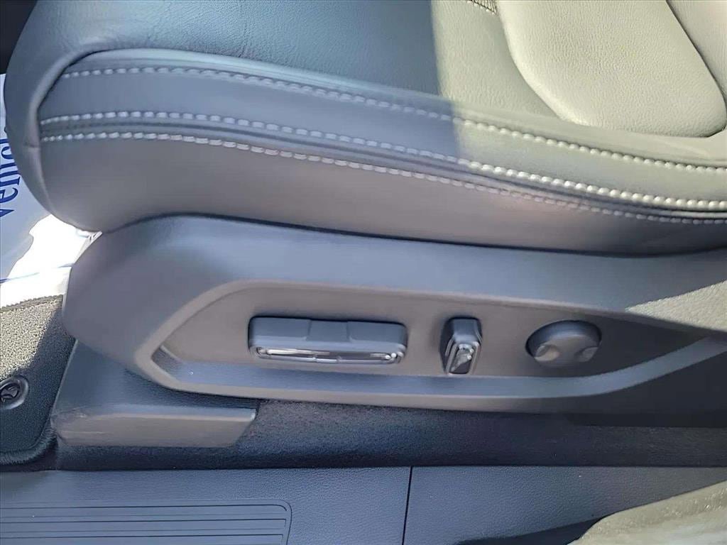 Used 2025 Honda Pilot Touring image 16