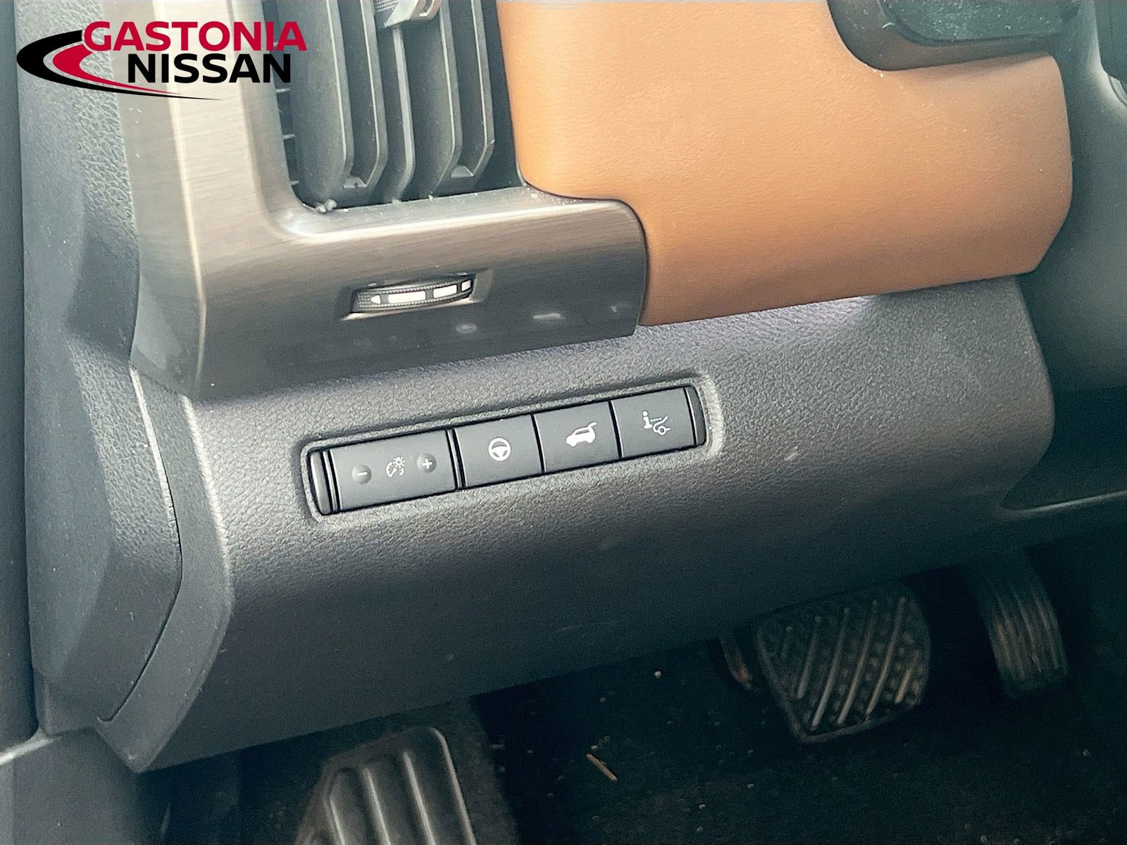 Used 2024 Nissan Pathfinder Platinum w/ Cargo Package image 13