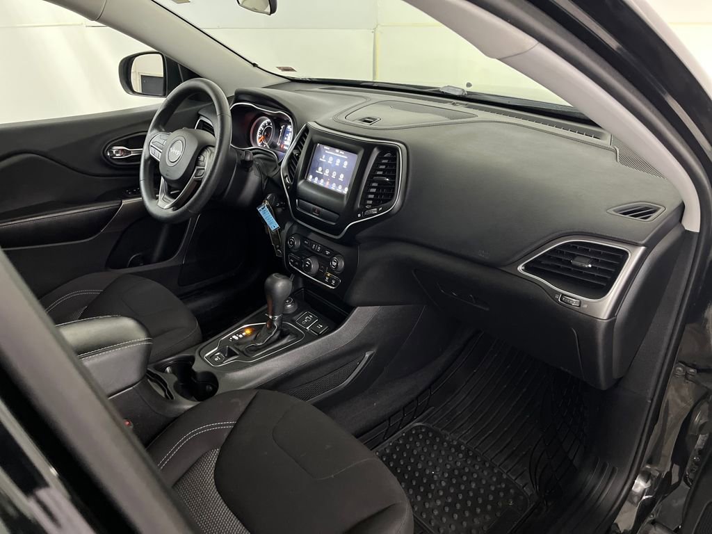 Used 2019 Jeep Cherokee Latitude w/ Popular Appearance Group image 23