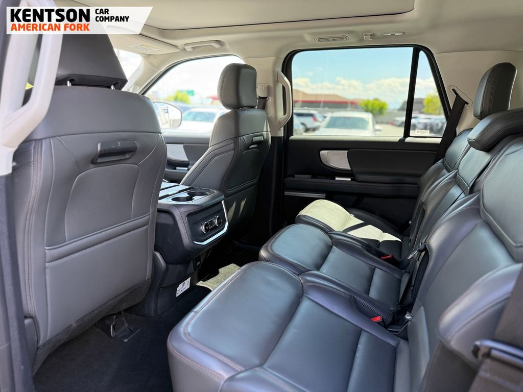 Used 2025 Ford Expedition Active AWD/4WD image 36