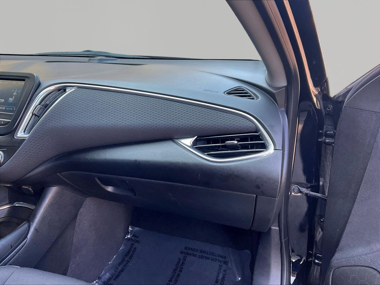 Used 2017 Chevrolet Malibu LT FWD image 26