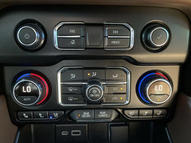 Used 2021 Chevrolet Suburban High Country w/ Premium Package RWD image 17