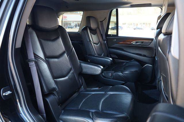 Used 2015 Cadillac Escalade Luxury AWD/4WD image 21