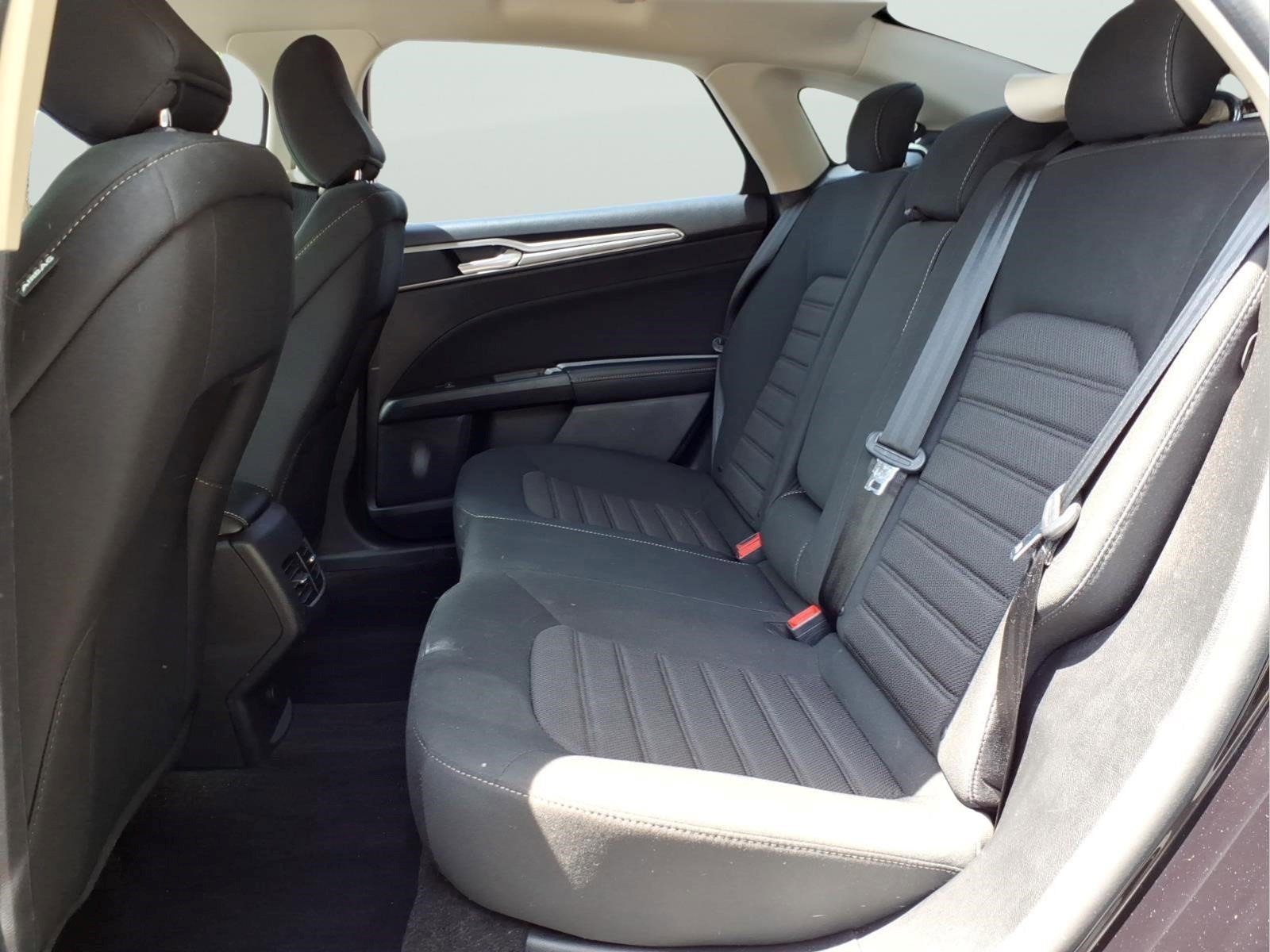 Used 2020 Ford Fusion SE AWD/4WD image 24