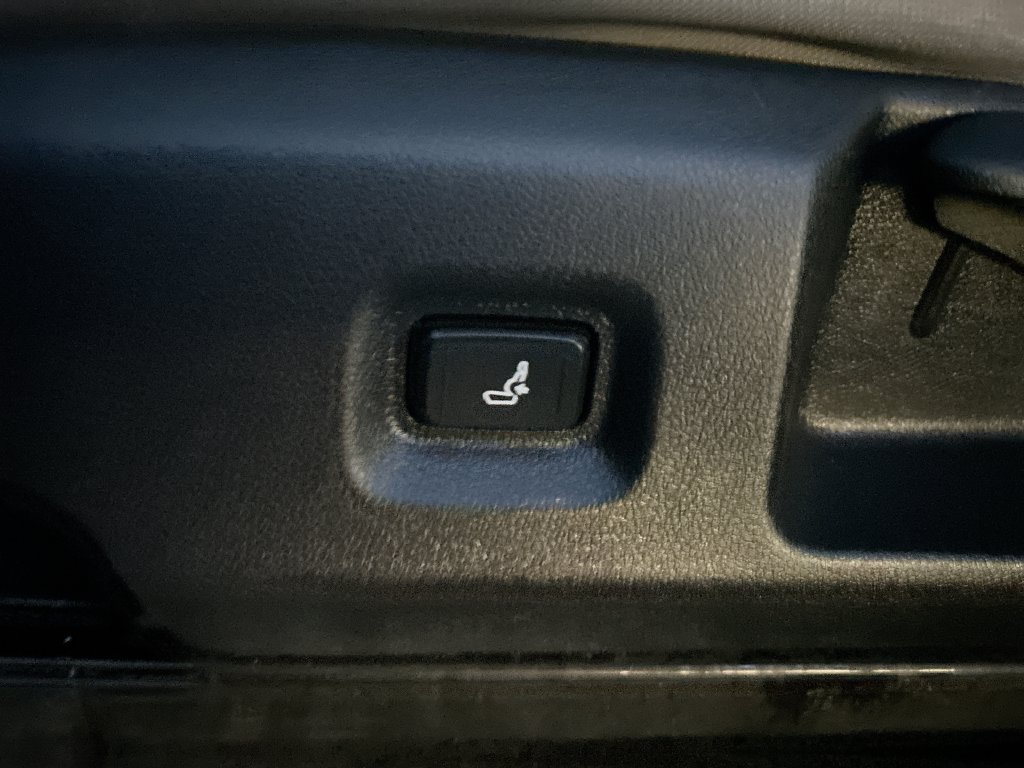 Used 2025 Toyota Tacoma SR5 AWD/4WD image 12