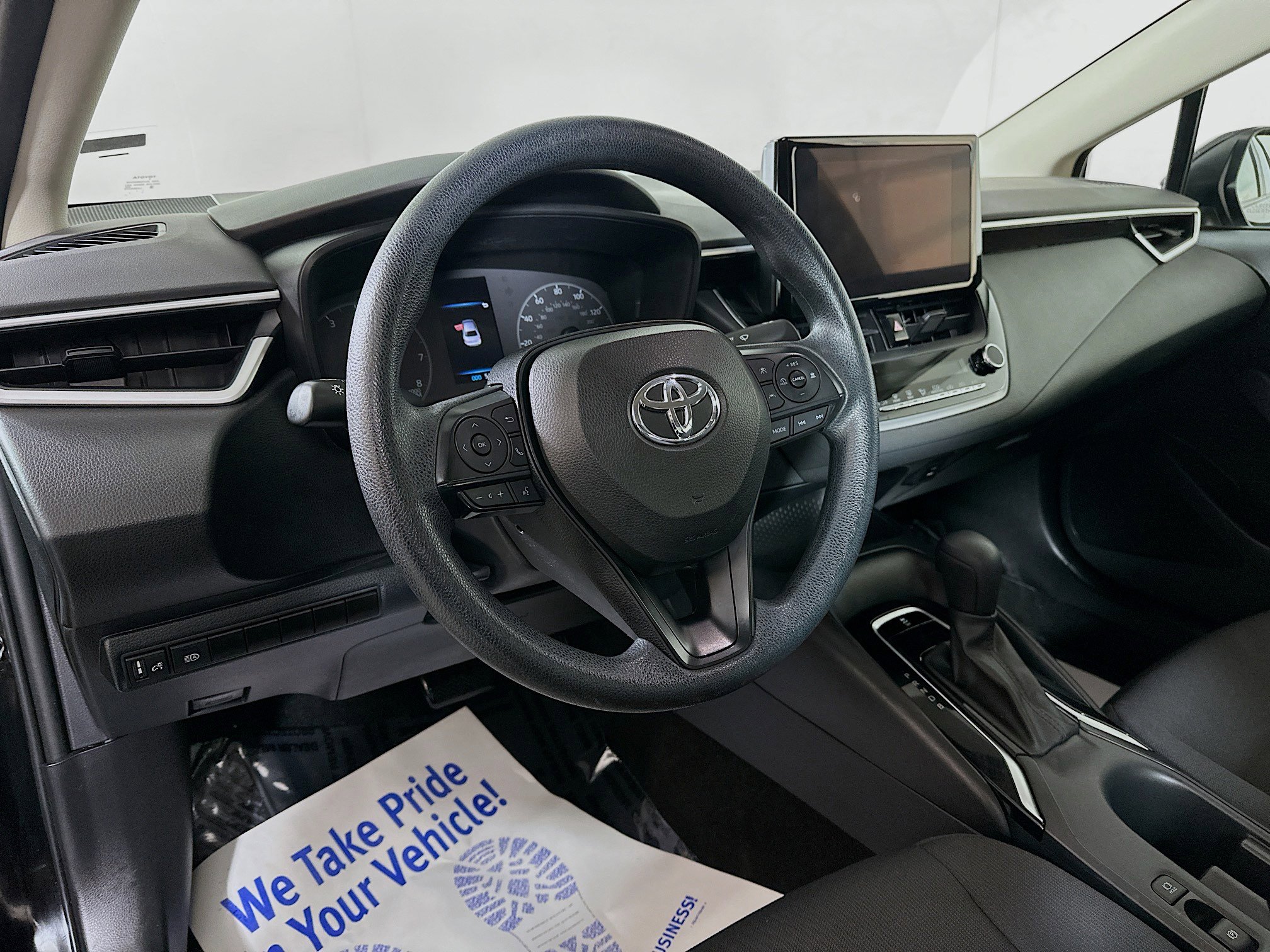 Used 2023 Toyota Corolla LE image 9