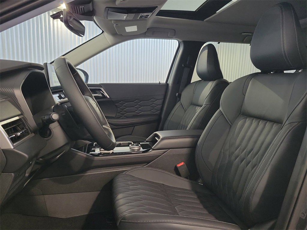 New 2025 Mitsubishi Outlander SEL image 16