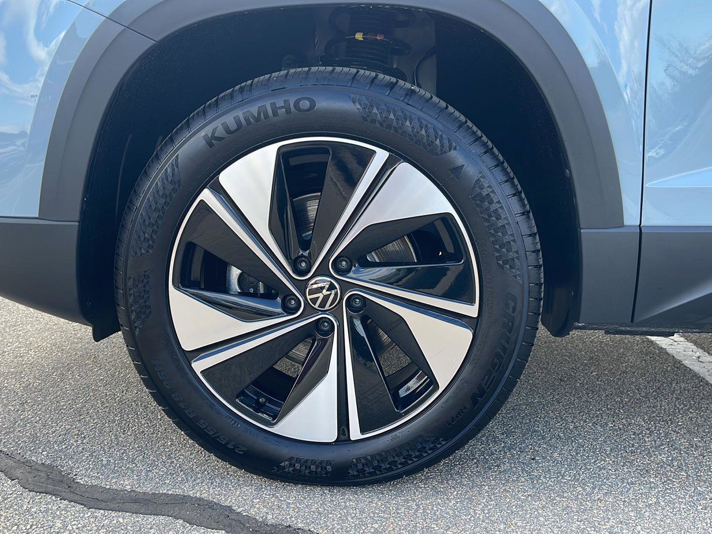 Used 2025 Volkswagen Taos SE image 9