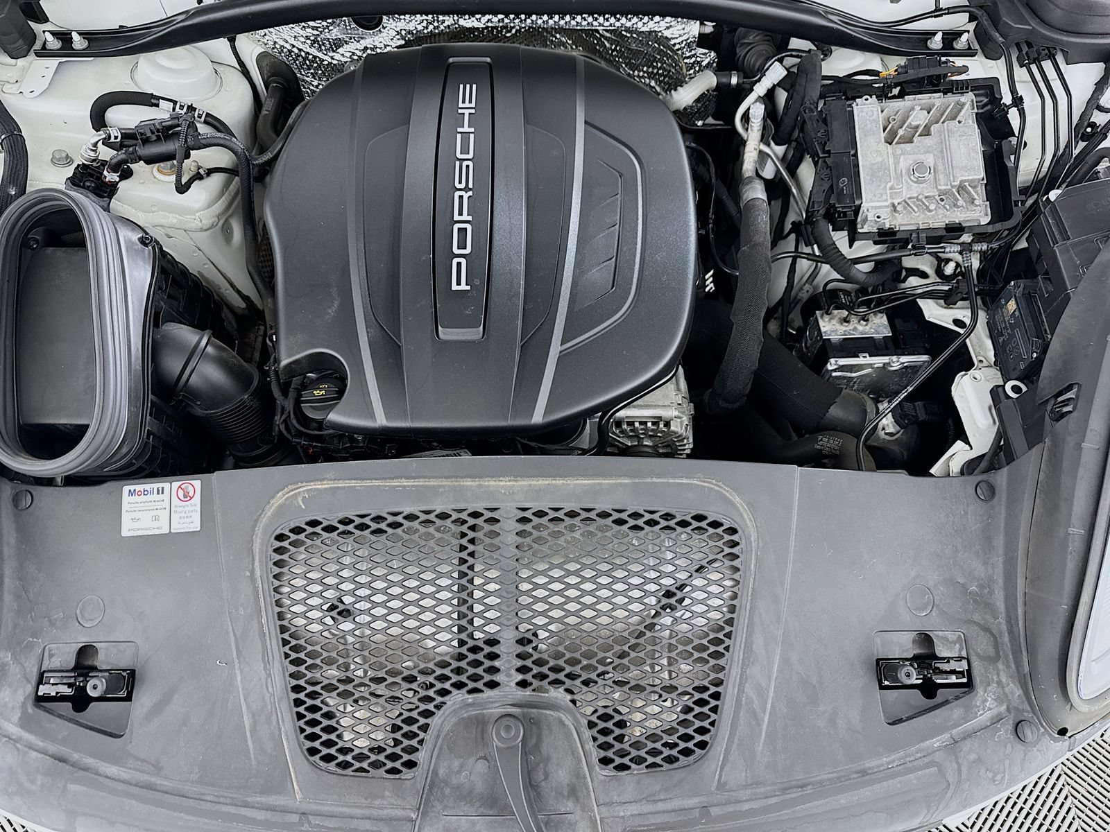 Used 2021 Porsche Macan AWD/4WD image 10