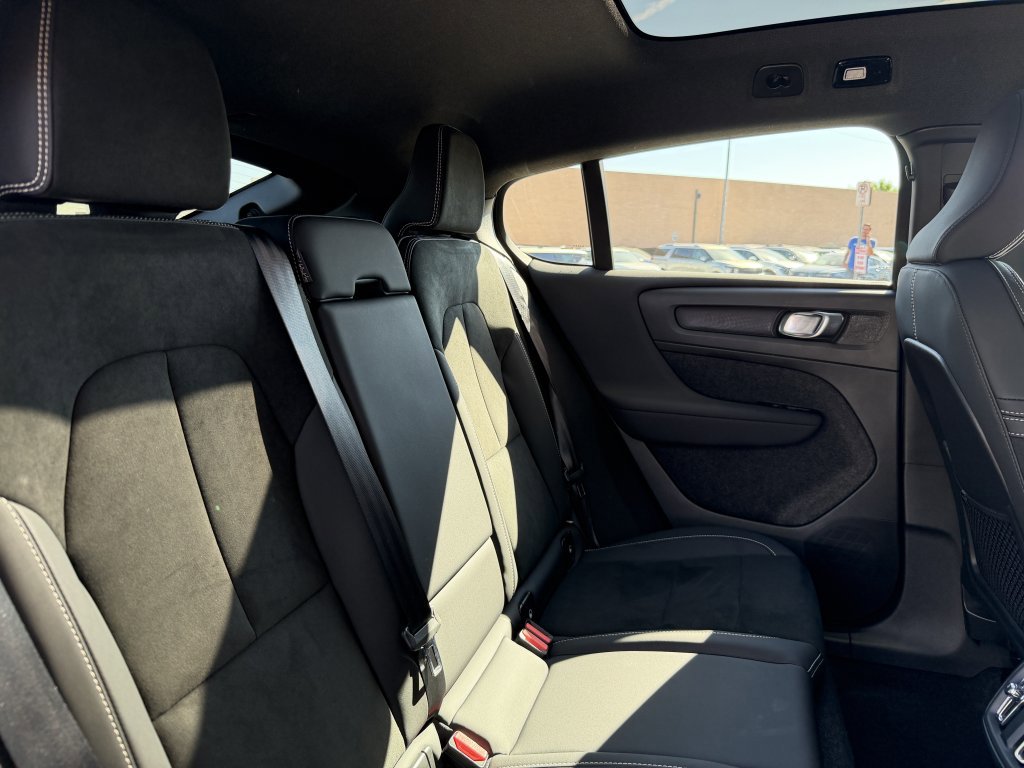 Used 2023 Volvo C40 P8 Recharge Plus image 40