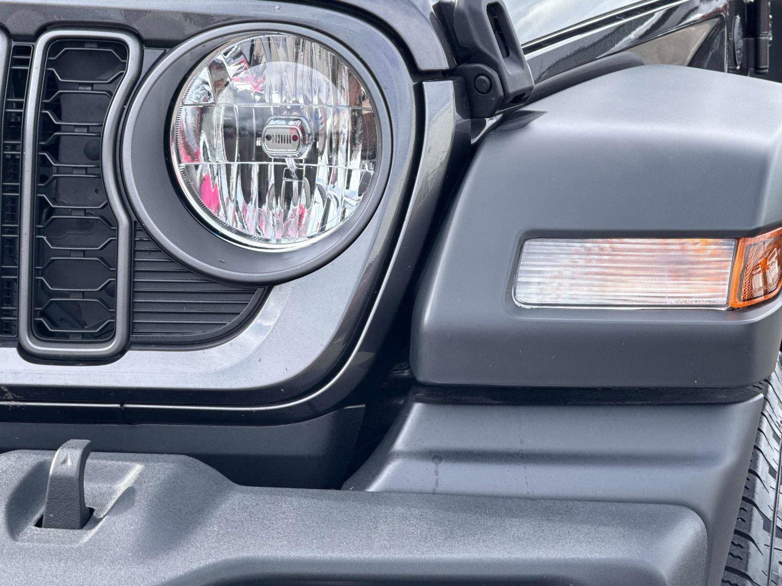 Used 2025 Jeep Wrangler Sport image 9