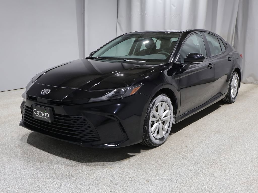 Used 2025 Toyota Camry LE image 7