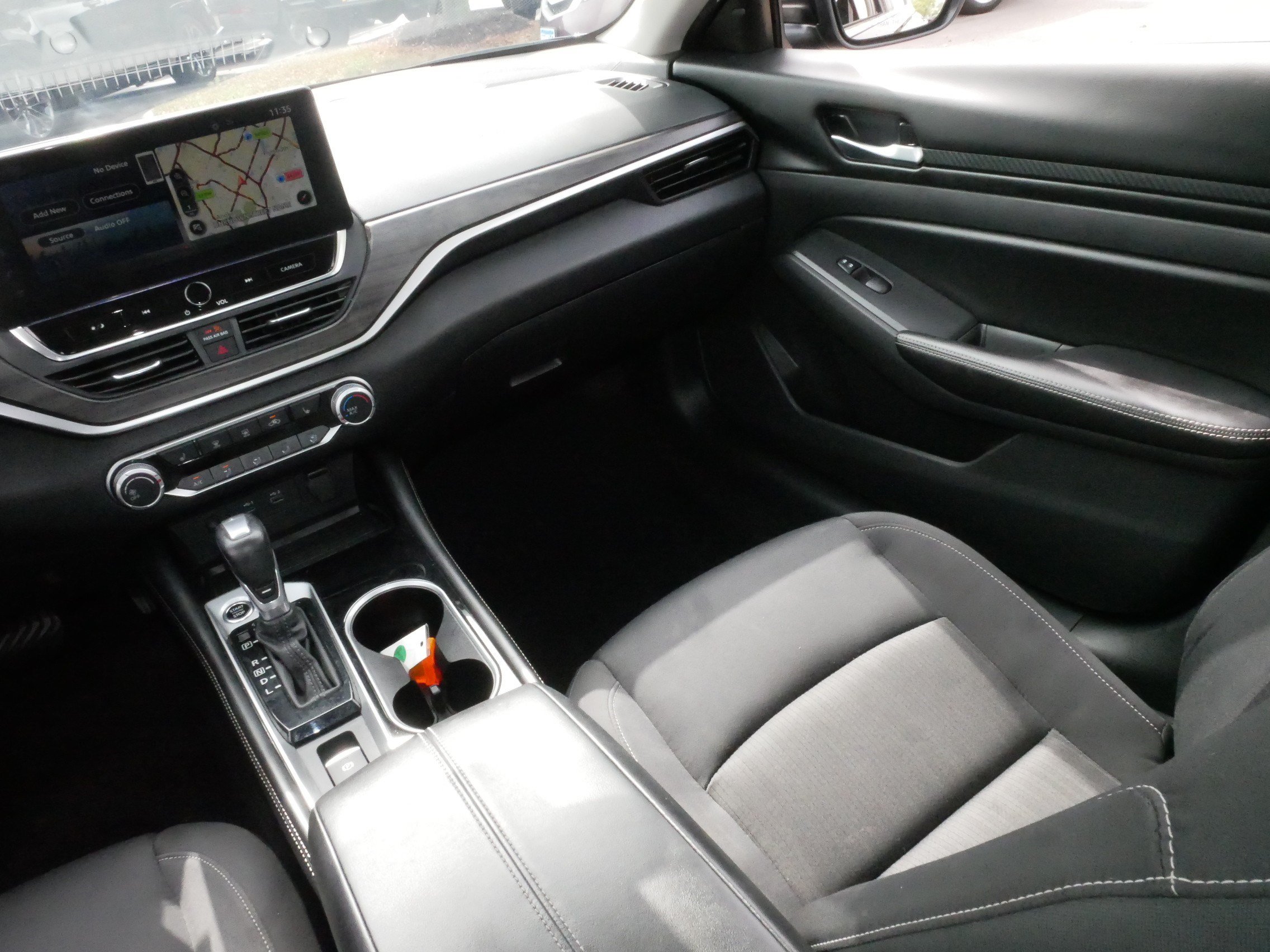 Used 2024 Nissan Altima 2.5 SV w/ SV Premium Package AWD/4WD image 11