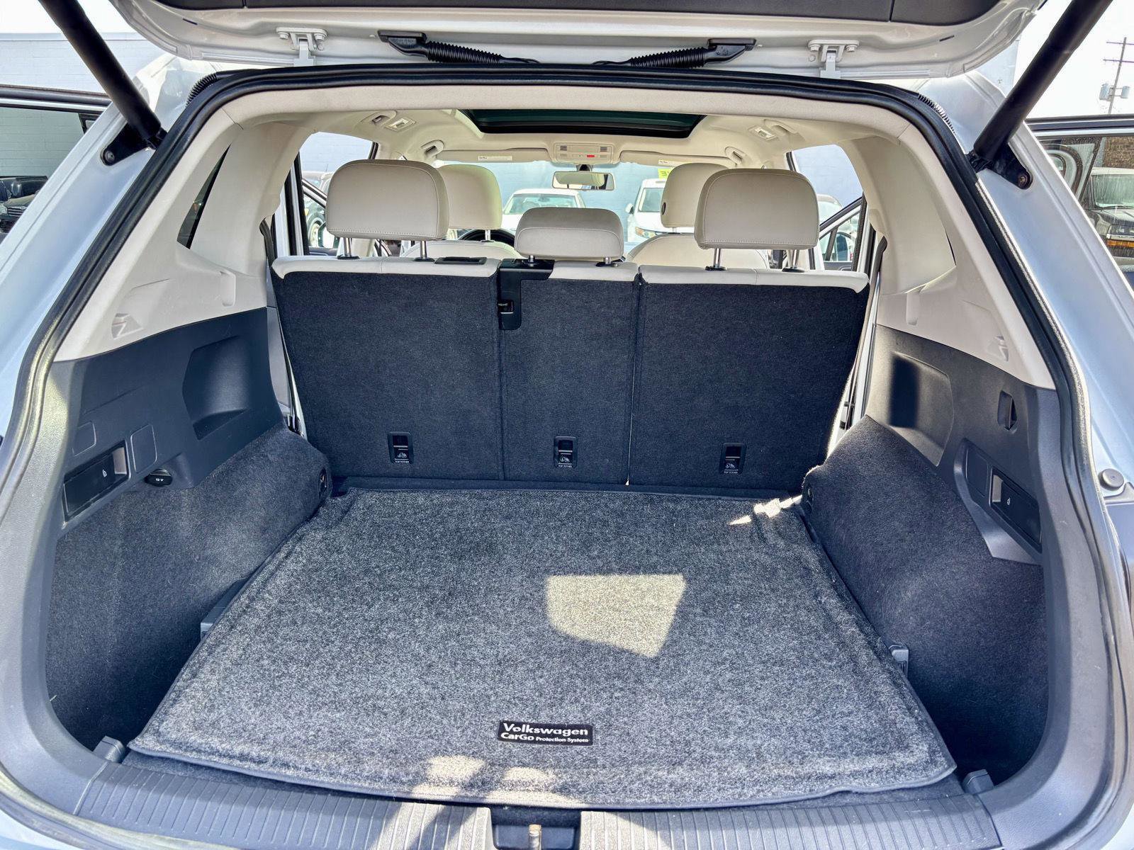 Used 2018 Volkswagen Tiguan SEL AWD/4WD image 11