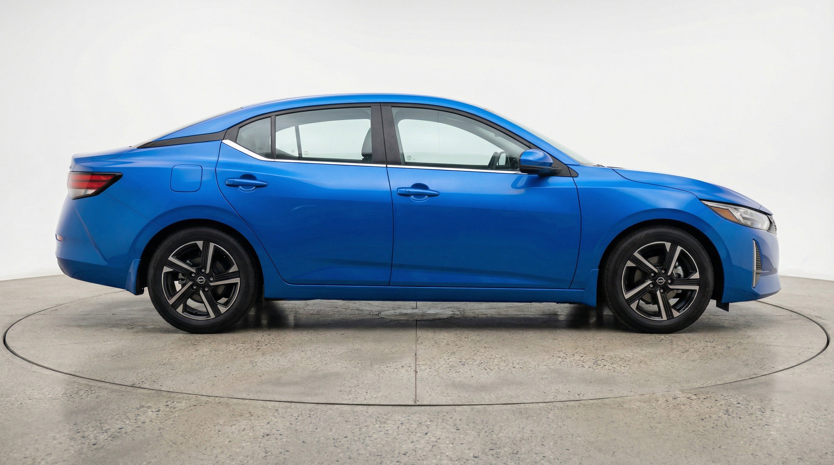 Used 2025 Nissan Sentra SV image 11