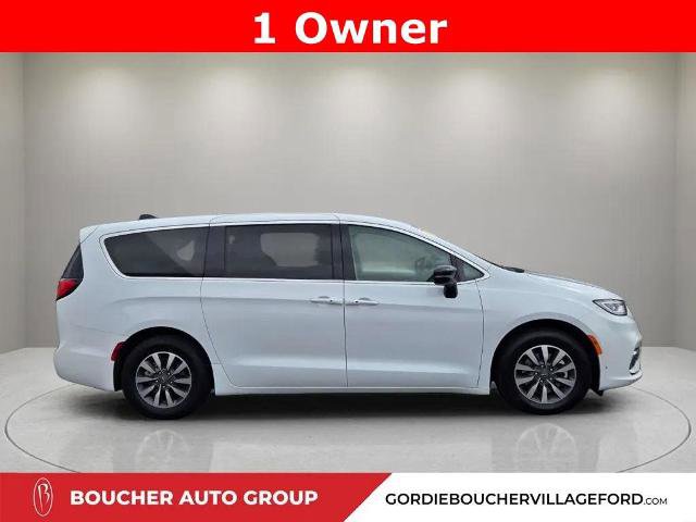 Used 2024 Chrysler Pacifica Limited image 3