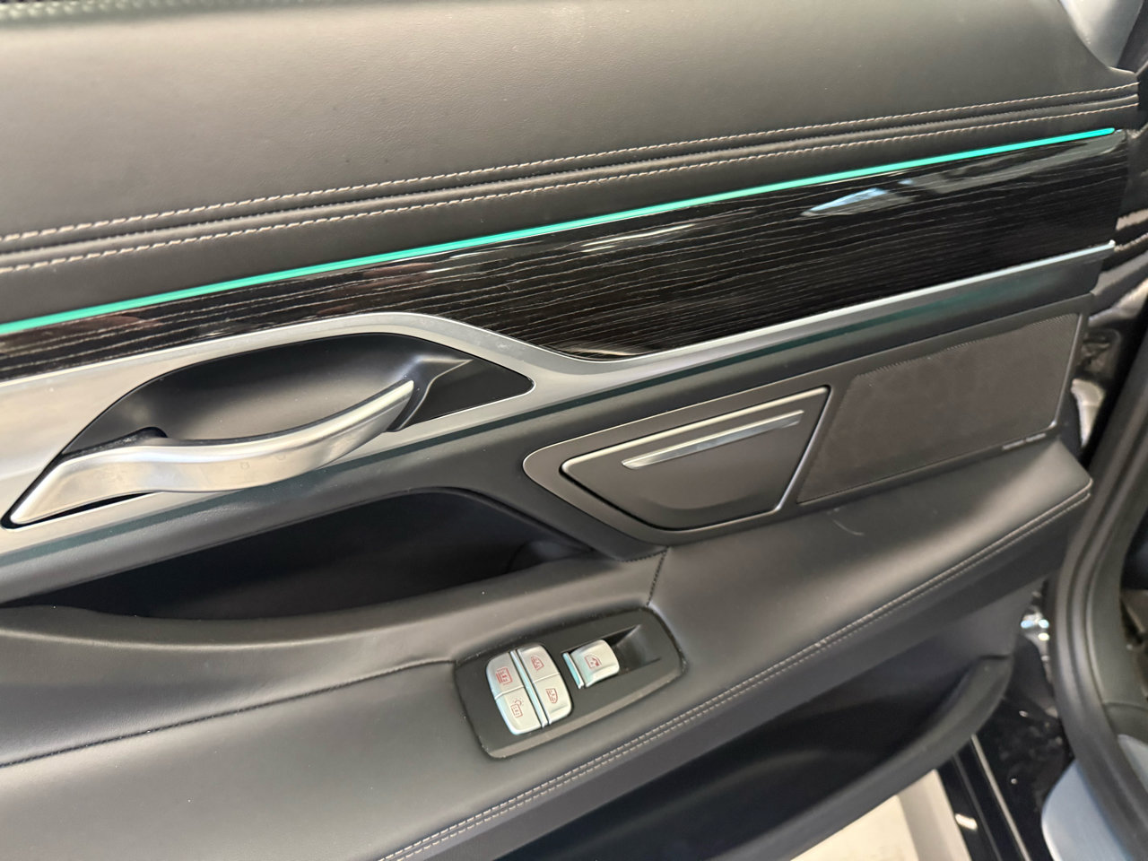 Used 2017 BMW 750i xDrive image 34