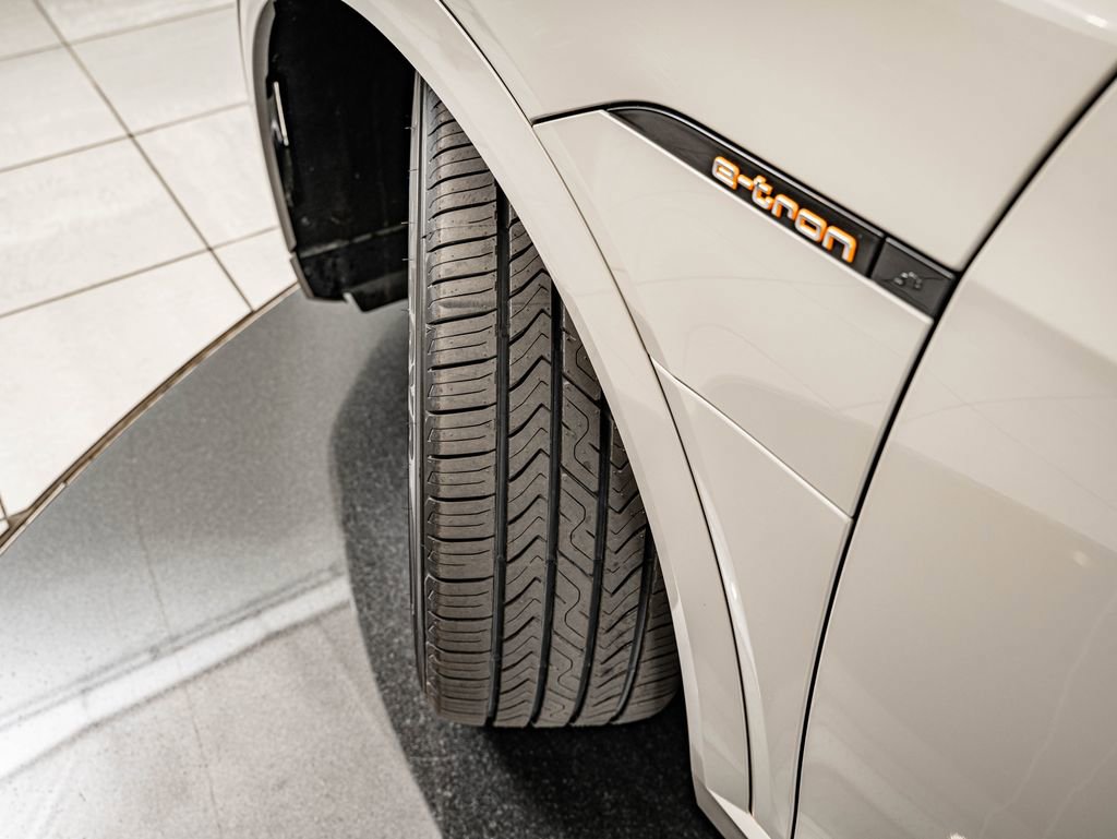 Used 2021 Audi e-tron Premium w/ Convenience Plus Package AWD/4WD image 40