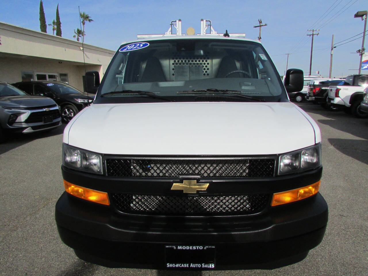 Used 2025 Chevrolet Express 2500 Extended w/ Communications Package RWD image 3