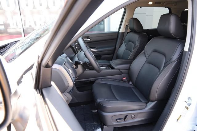 Certified 2025 Nissan Pathfinder SL w/ SL Premium Package AWD/4WD image 10