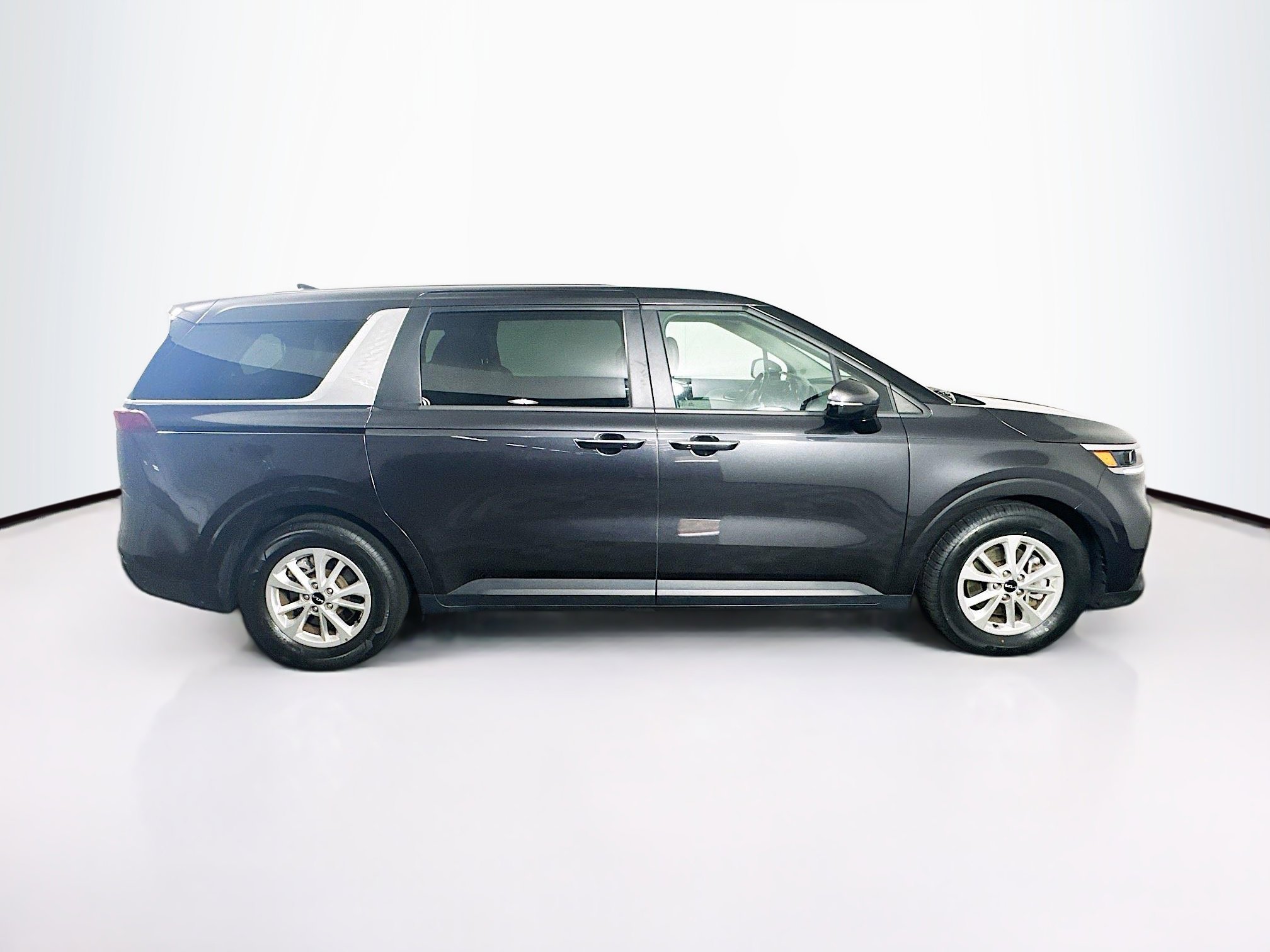 Used 2024 Kia Carnival LX image 10