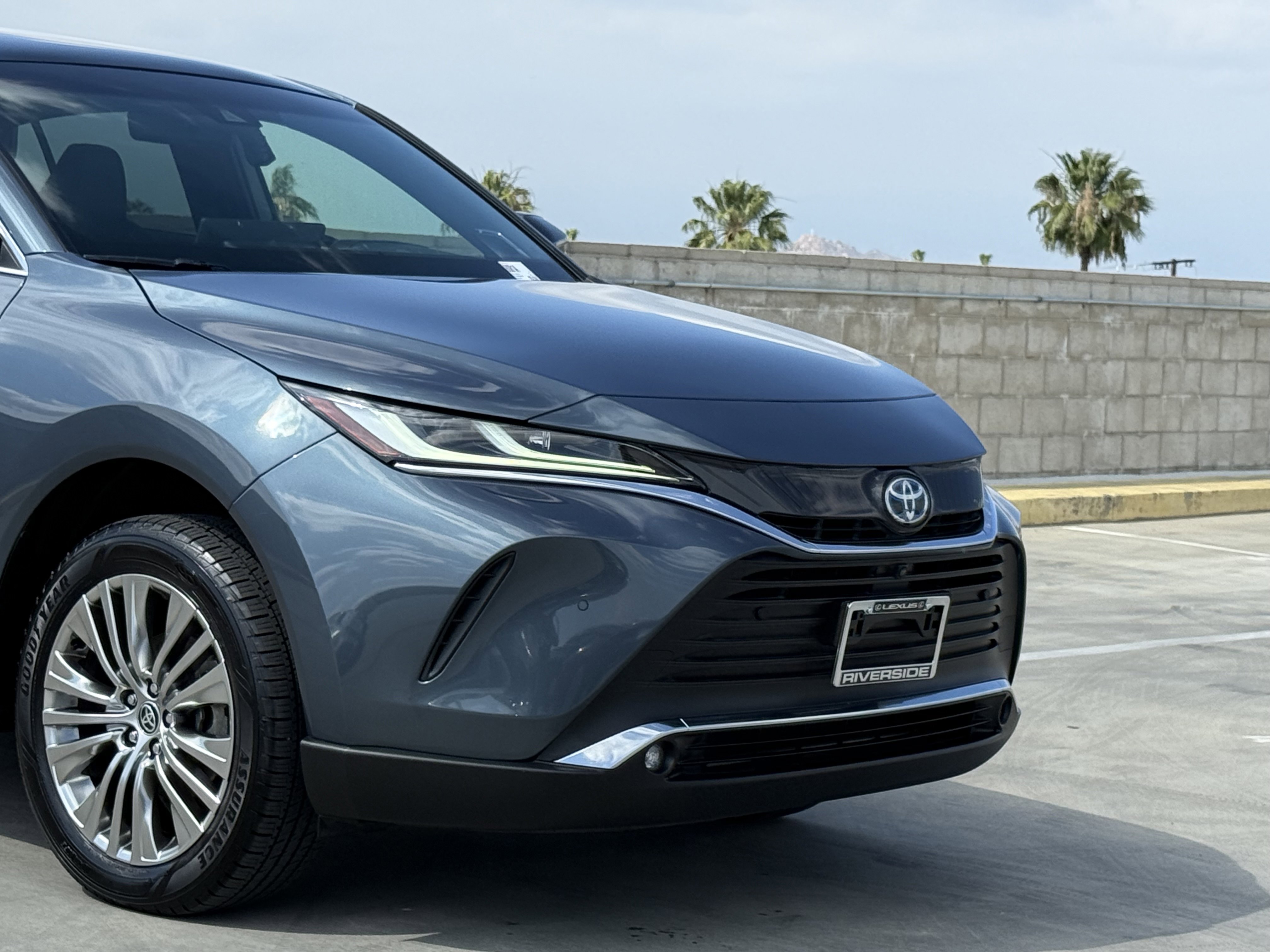 Used 2022 Toyota Venza Limited AWD/4WD image 3