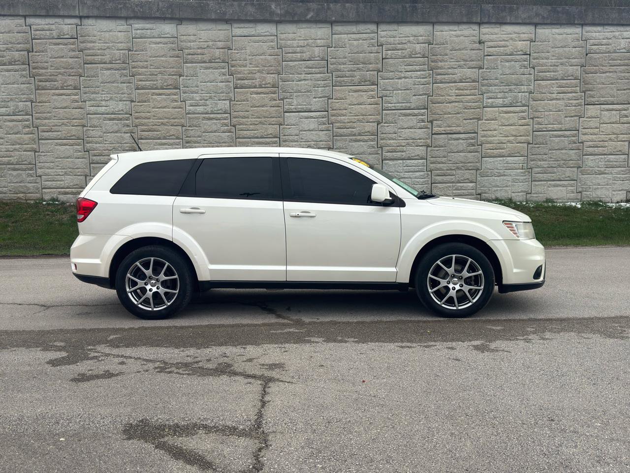 Used 2012 Dodge Journey R/T w/ Flexible Seating Group image 2