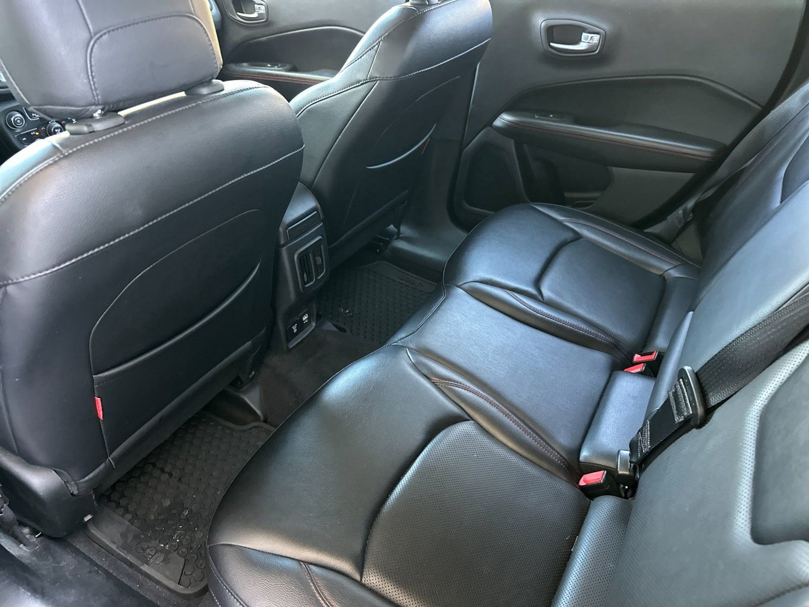 Used 2018 Jeep Compass Trailhawk w/ Leather Interior Group AWD/4WD image 11