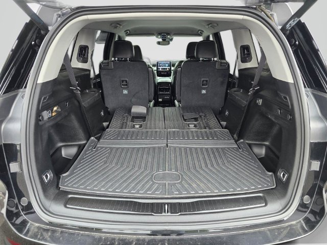 Used 2023 Jeep Grand Cherokee L Limited AWD/4WD image 14