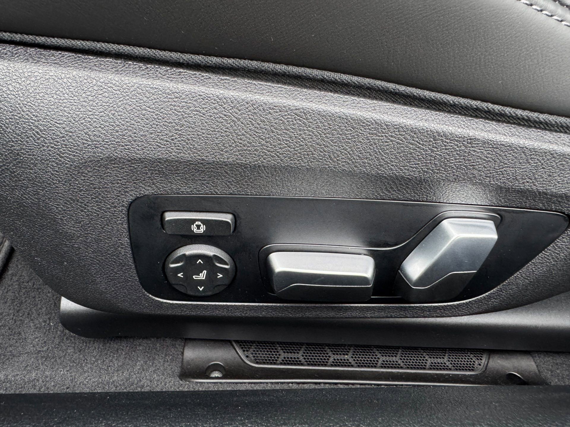 Used 2024 BMW M8 Competition image 42