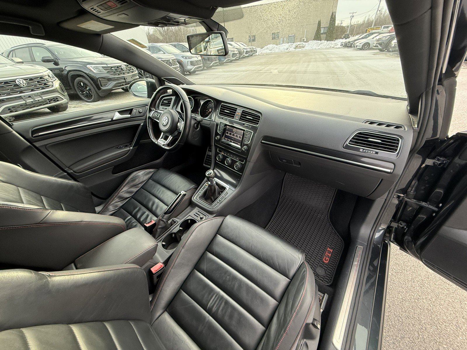 Used 2015 Volkswagen GTI SE w/ Lighting Package (SEL) image 23