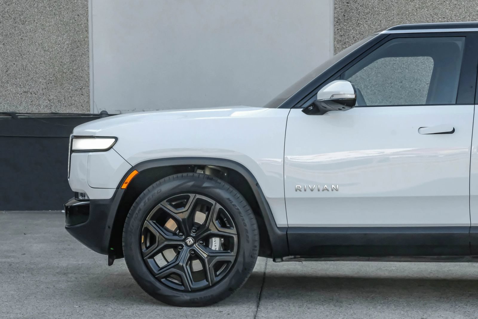 Used 2024 Rivian R1S Adventure AWD/4WD image 20