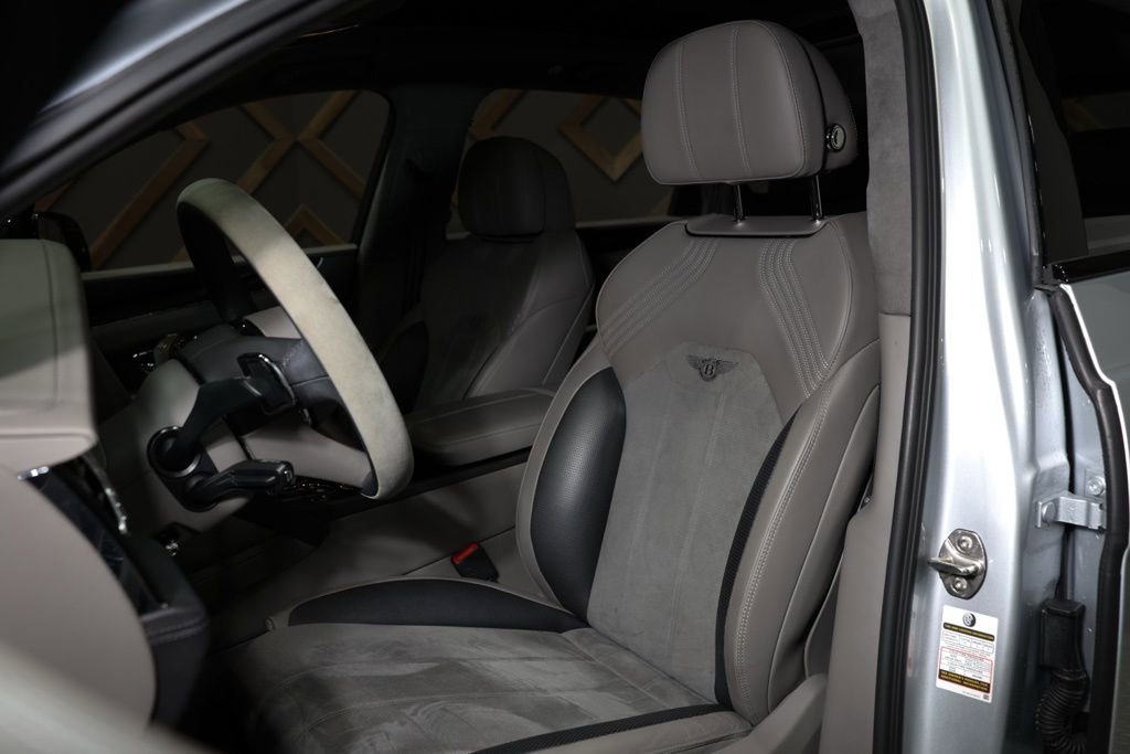 Used 2022 Bentley Bentayga image 42
