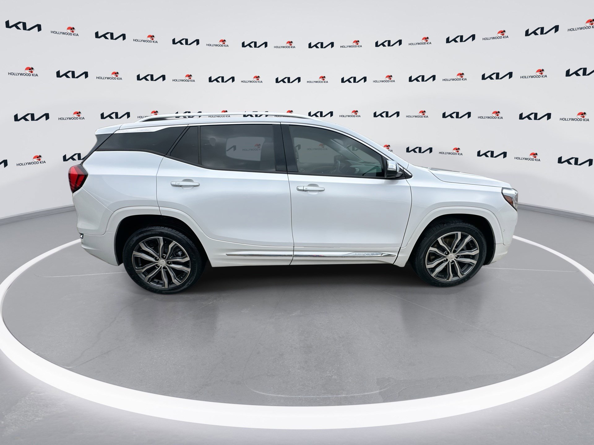 Used 2020 GMC Terrain Denali w/ Denali Premium Package image 9