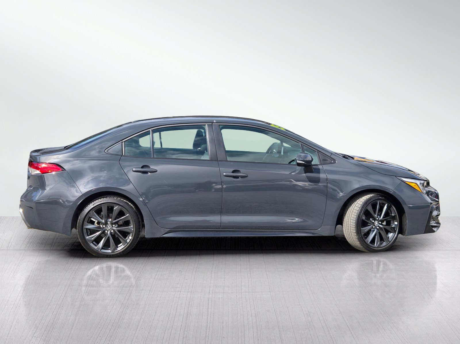 Used 2025 Toyota Corolla SE FWD image 3