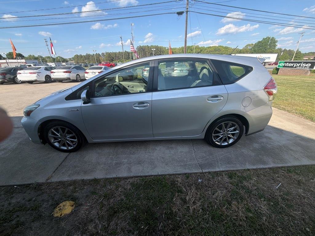 Used 2016 Toyota Prius V Five image 8