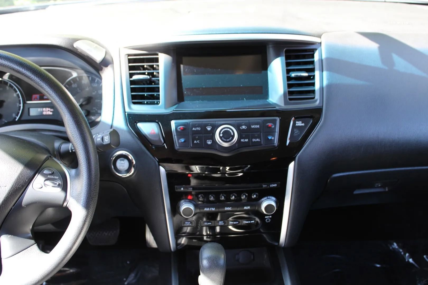 Used 2014 Nissan Pathfinder S image 22