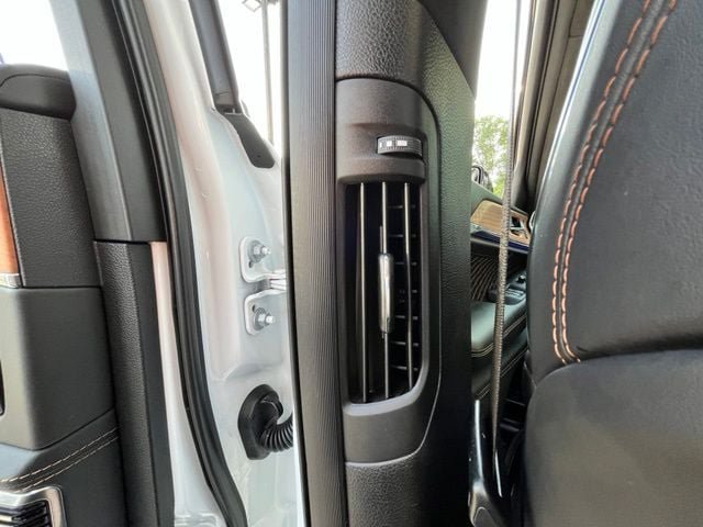 Certified 2025 Jeep Grand Cherokee Summit AWD/4WD image 24