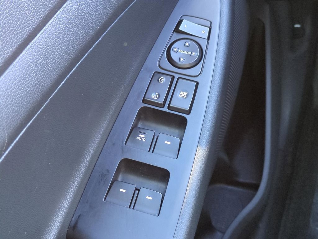 Used 2017 Hyundai Tucson SE image 19