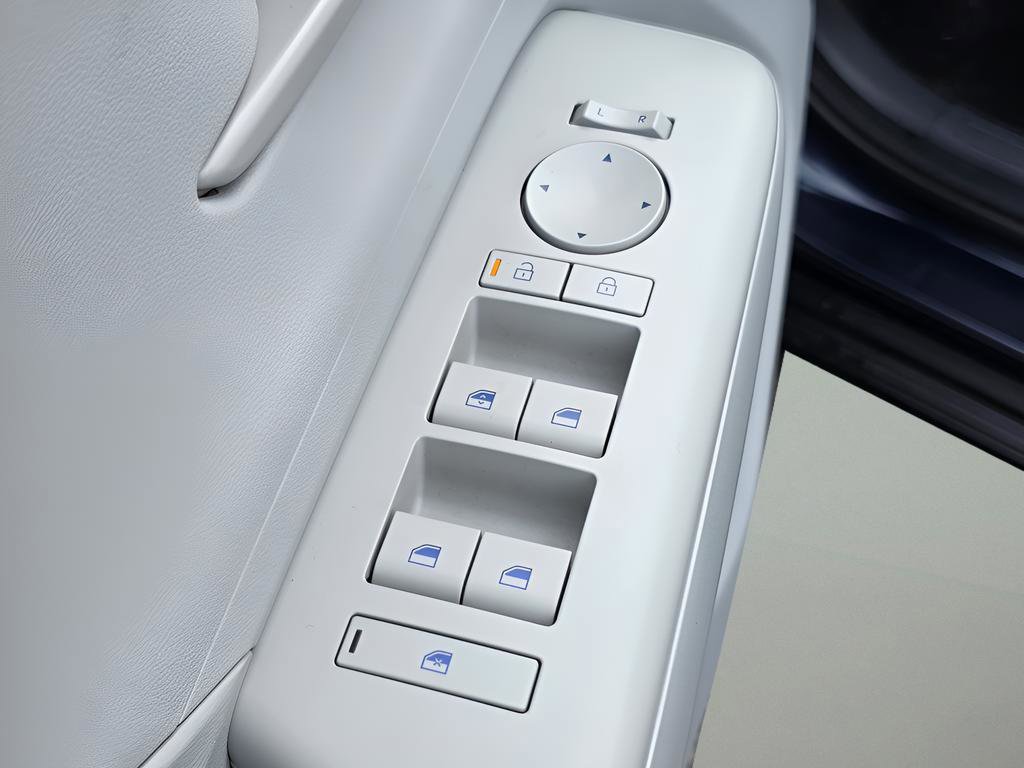 Used 2024 Hyundai Kona SEL image 18