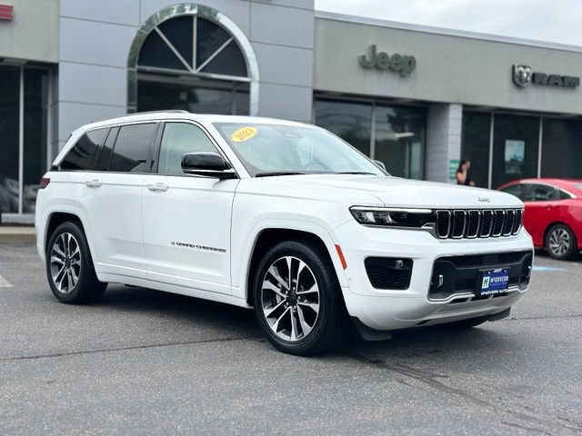 Used 2023 Jeep Grand Cherokee Overland w/ Luxury Tech Group IV AWD/4WD image 8