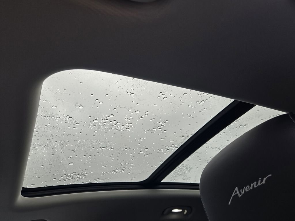 Used 2024 Buick Envision Avenir image 17