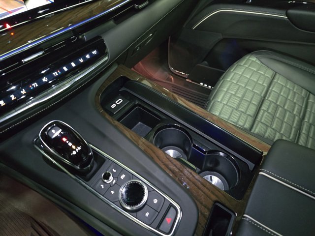 Certified 2024 Cadillac Escalade ESV Sport Platinum image 25