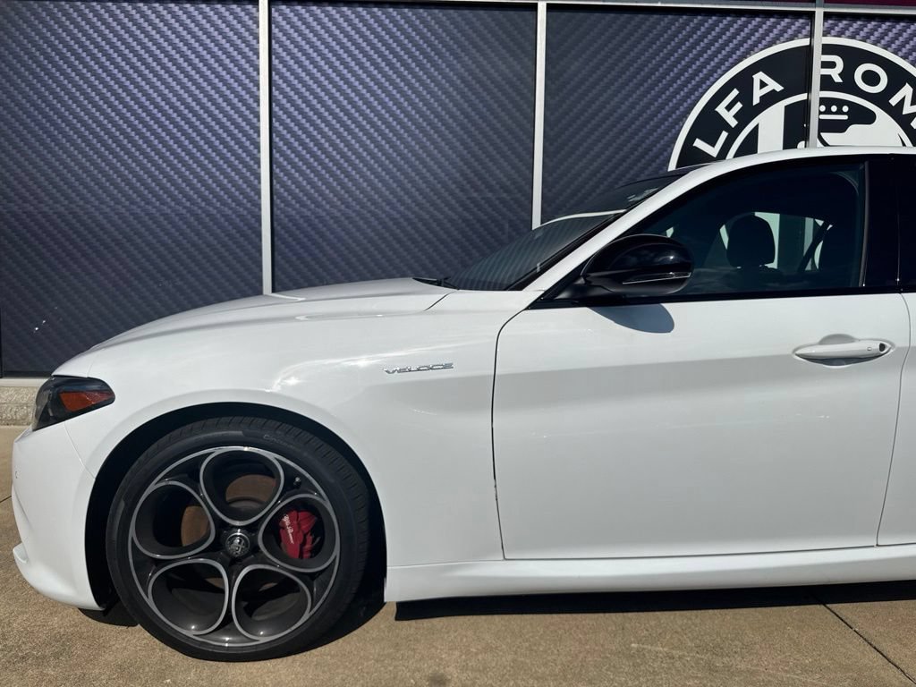 Used 2023 Alfa Romeo Giulia Veloce AWD/4WD image 16