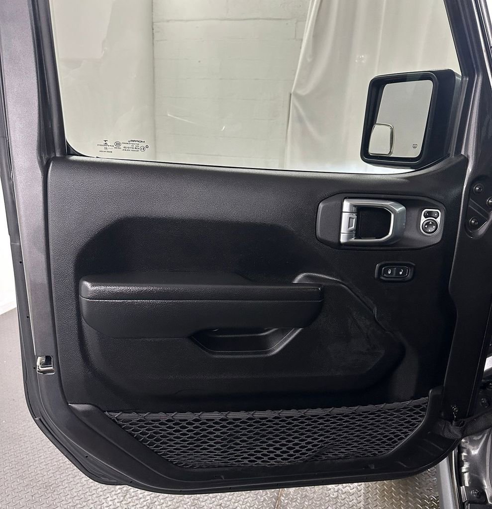 Used 2022 Jeep Gladiator Willys image 8