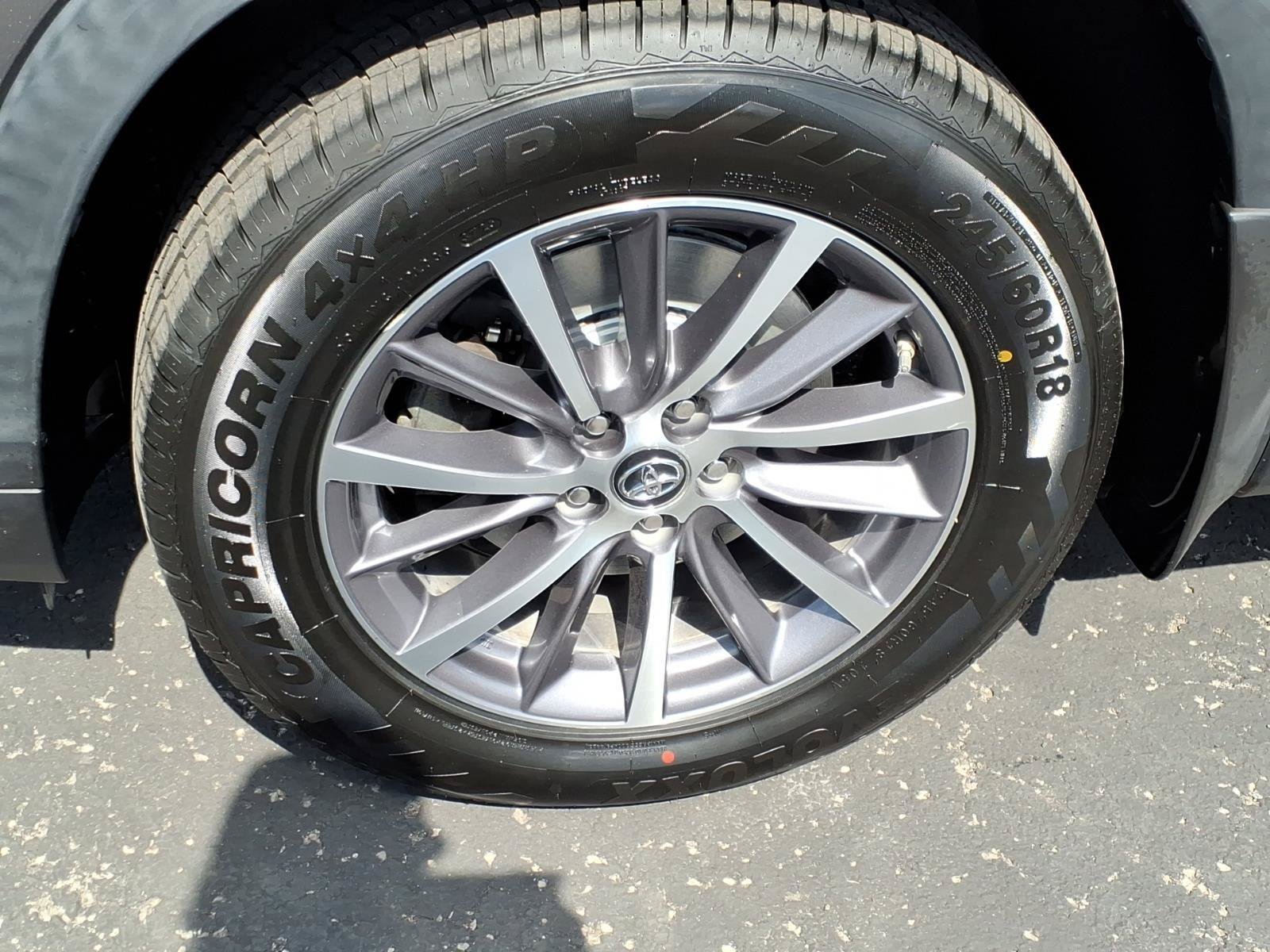 Used 2019 Toyota Highlander XLE AWD/4WD image 12