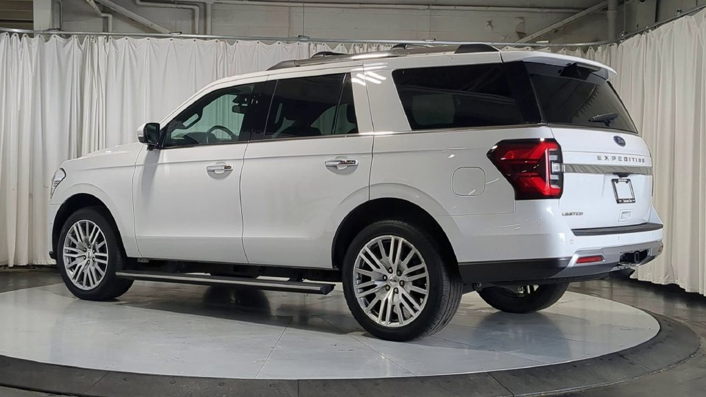Used 2023 Ford Expedition Limited AWD/4WD image 8